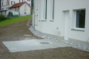 Rusch Erdbewegungen GmbH - Umgebungen - Sitzplatz mit Gartenplatten