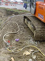 Rusch Erdbewegungen GmbH - Tiefbau - Stahlrohrrammung mittels Erdrakete 