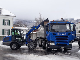 Schnee laden und abführen