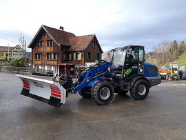 Radlader WL 70 mit Schneepflug