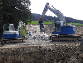 Bagger 26 To mit Betonbeisser und Bagger 9 To mit Magnet