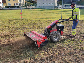 Köppl Einachser mit Besen